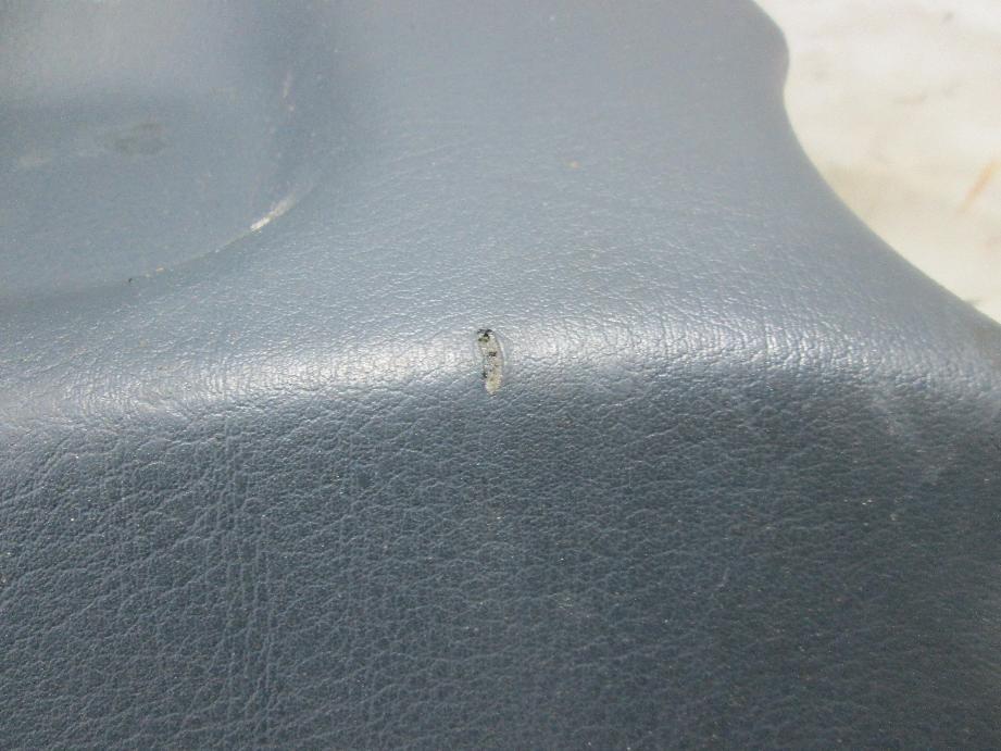 накладка панели приборов правая б/у \ трещины - 2